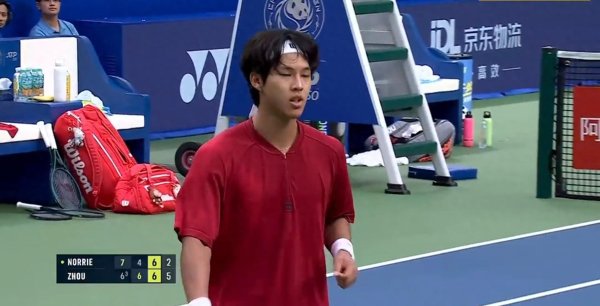 中国正规股票配资公司 2-1大爆冷！排名304位中国小将掀翻5号种子，狂轰22记AEC，杀疯了