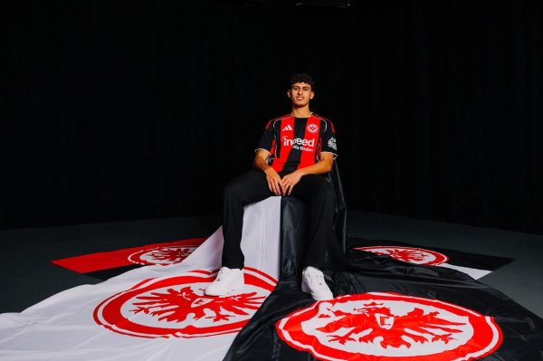 股票配资平台门户 法鹰官方: 从霍芬海姆二队签下21岁埃舒亚布, 合同至2031年